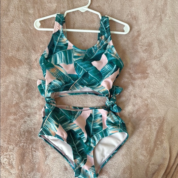 Tropical Leaf Print Kids Swimsuit - Picture 1 of 3